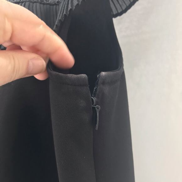 Tahari Shift Dress Womens 4 Black Sleeveless Lace Ruffle Collar Ruffle Hem AS IS - Picture 8 of 8